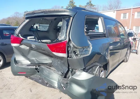 2011 Toyota Sienna Le V6 z USA, uszkodzony, nr VIN 5TDKK3DC0BS052186